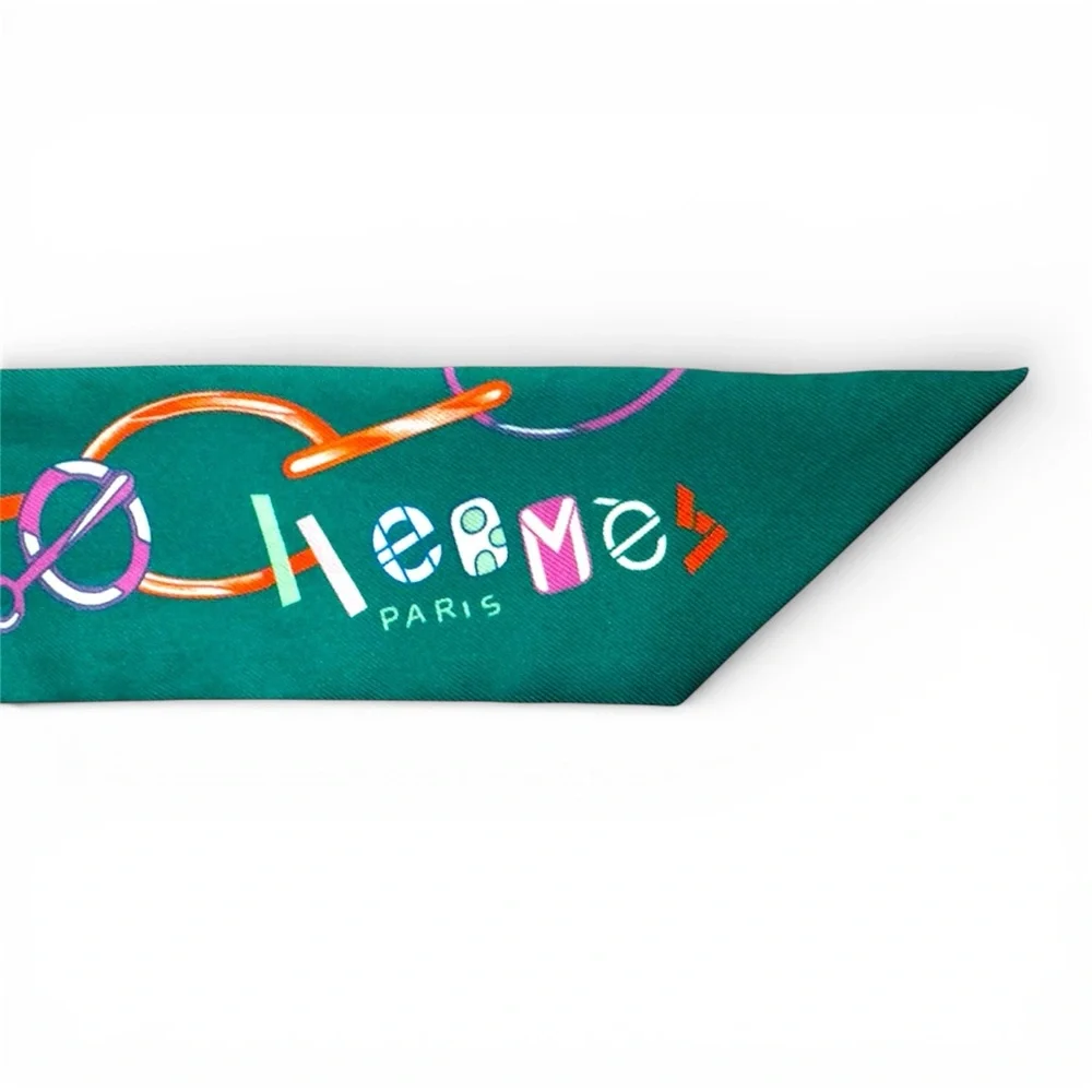 💗HERMES Silk Twilly Ribbon Scarf “Do Re Boucles” • Vert Vif Blanc (Green White)